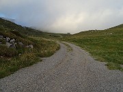 93 Stavolta scendo a Capo Foppa seguendo la stradetta agrosilvopastorale  ma tagliando i tornanti per scorcitoie a vista 